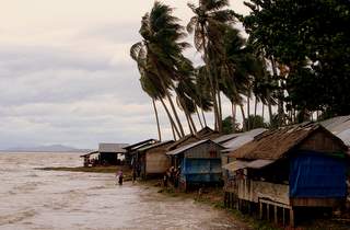 Cambodian coastal village © Sahand Images