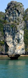 Limestone formation in Halong Bay © Sahand Images