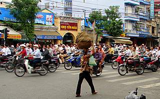 Hanoi traffic © Sahand Images
